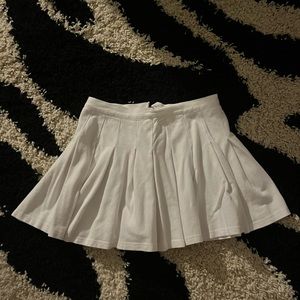 UO WHITE TENNIS SHIRT PLEATED AS